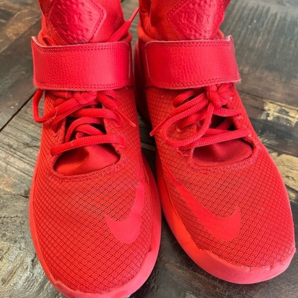 Nike Men’s 6.5 Kwazi Red high tops good used condition